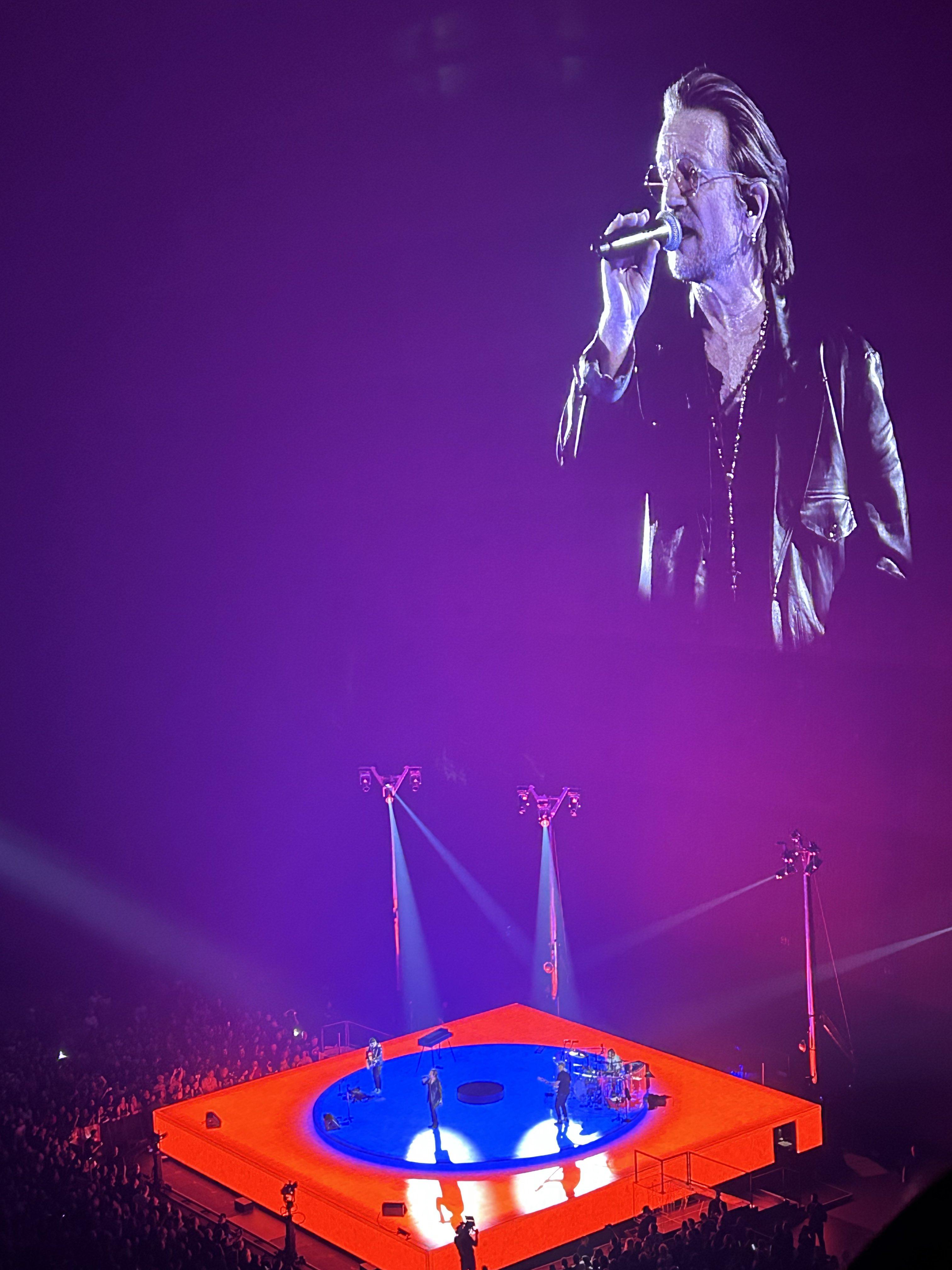 Bonoがリアルタイムでスクリーンに